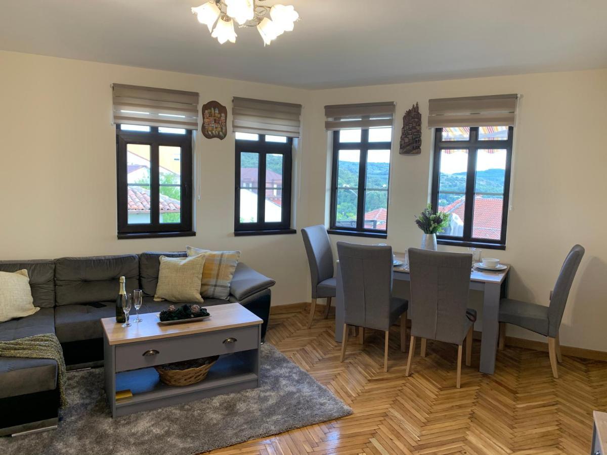 Apartment Zdravets, In The Heart Of The Old City Veliko Tarnovo Exterior foto