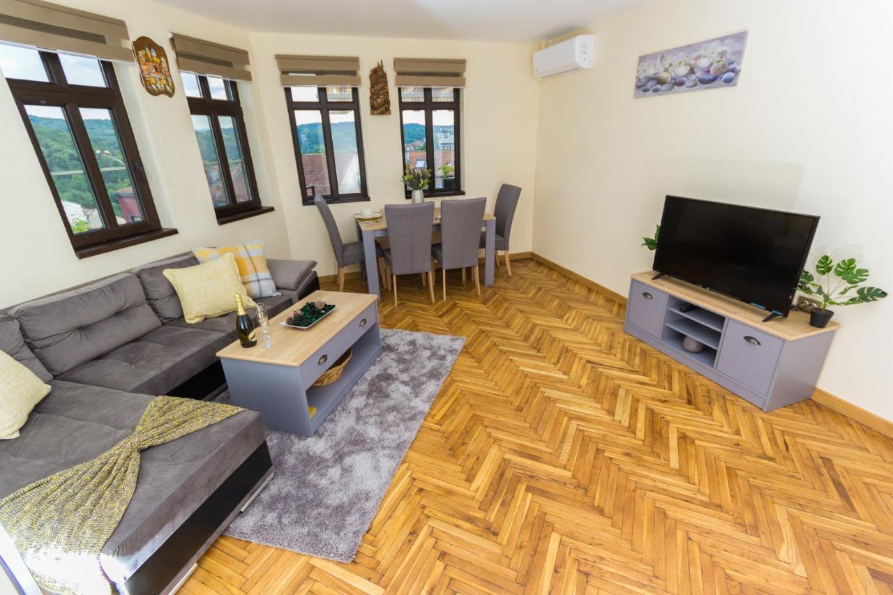 Apartment Zdravets, In The Heart Of The Old City Veliko Tarnovo Exterior foto