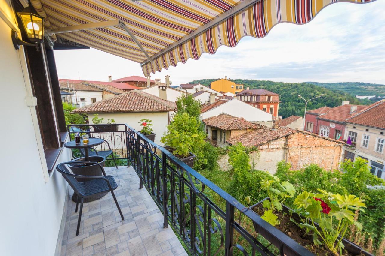Apartment Zdravets, In The Heart Of The Old City Veliko Tarnovo Exterior foto