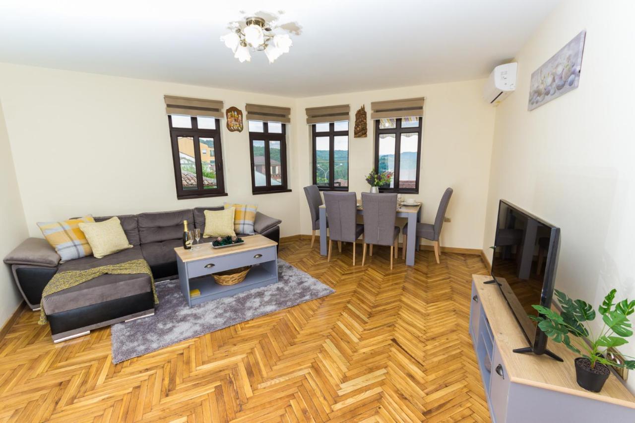 Apartment Zdravets, In The Heart Of The Old City Veliko Tarnovo Exterior foto