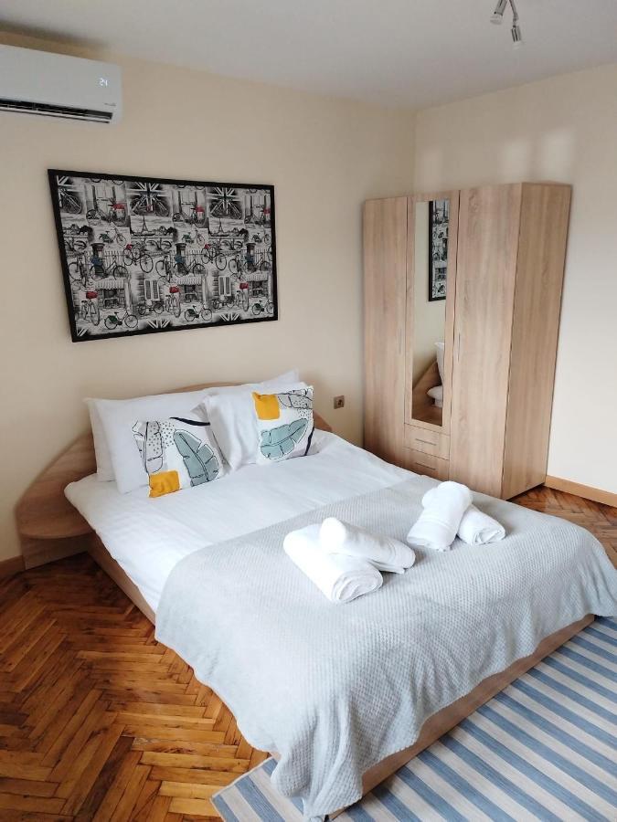 Apartment Zdravets, In The Heart Of The Old City Veliko Tarnovo Exterior foto